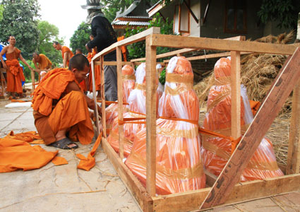 ห่อหุ้ม พระพุทธชยันตีศรีสยาม ประดิษฐานวัดไทยในอินเดีย